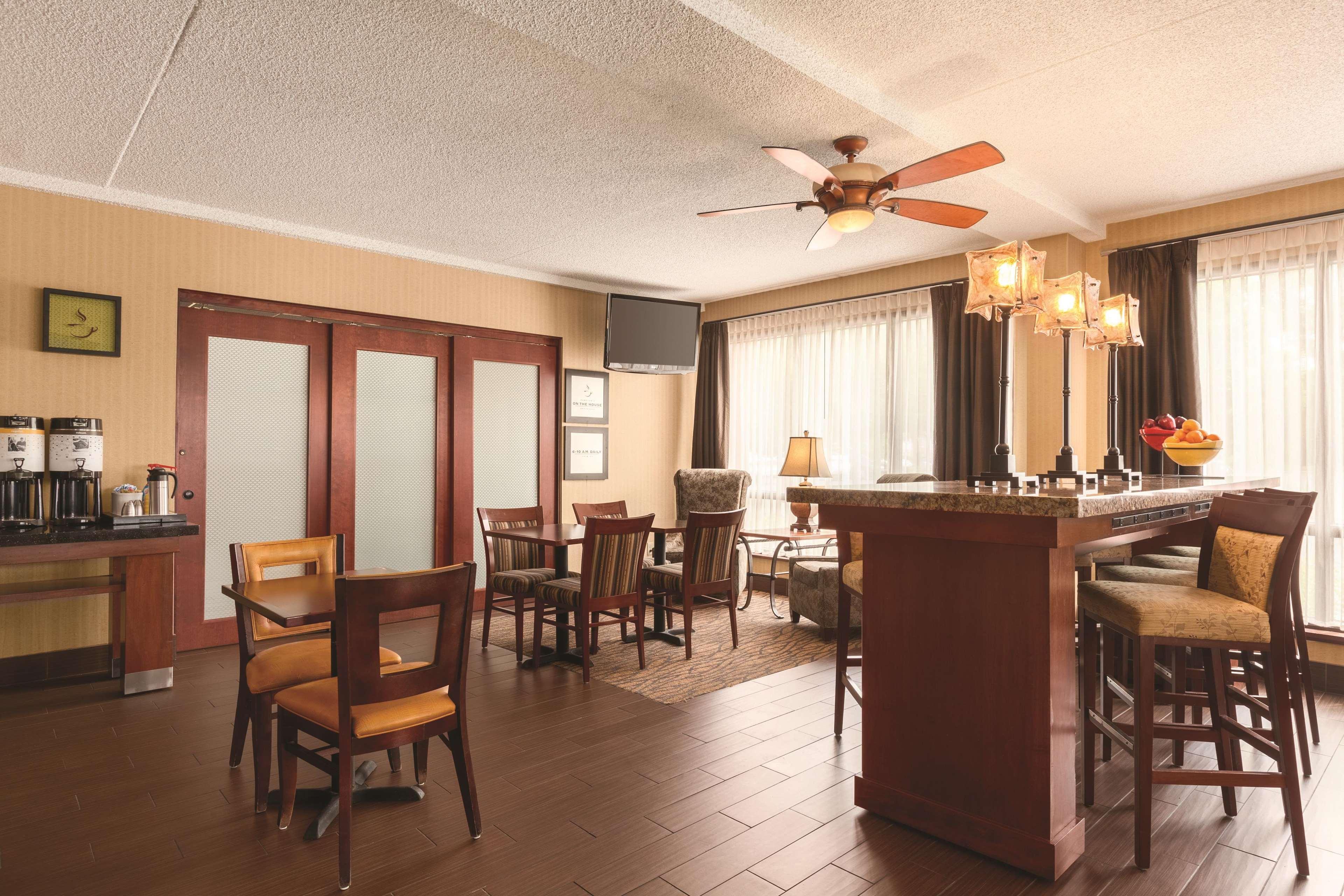 Hampton Inn Des Moines-Airport Экстерьер фото
