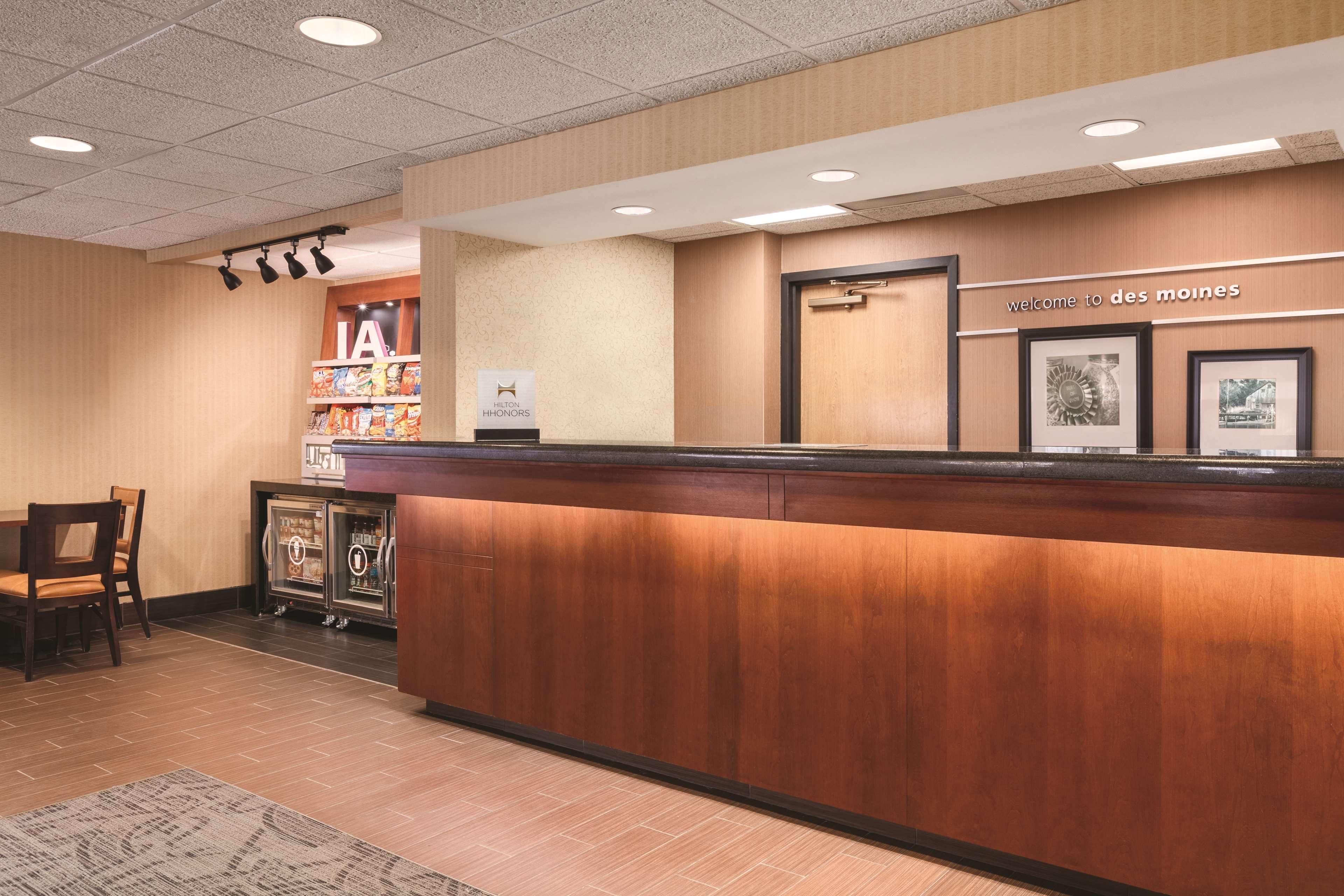 Hampton Inn Des Moines-Airport Экстерьер фото
