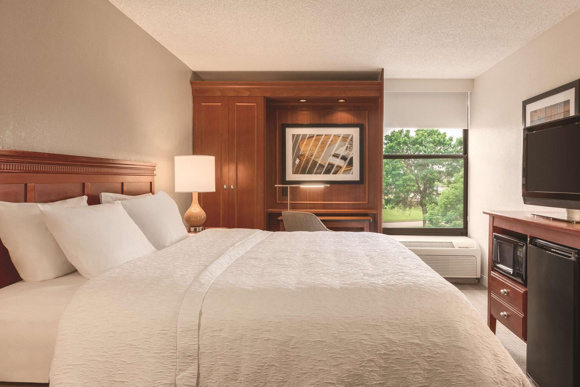 Hampton Inn Des Moines-Airport Экстерьер фото