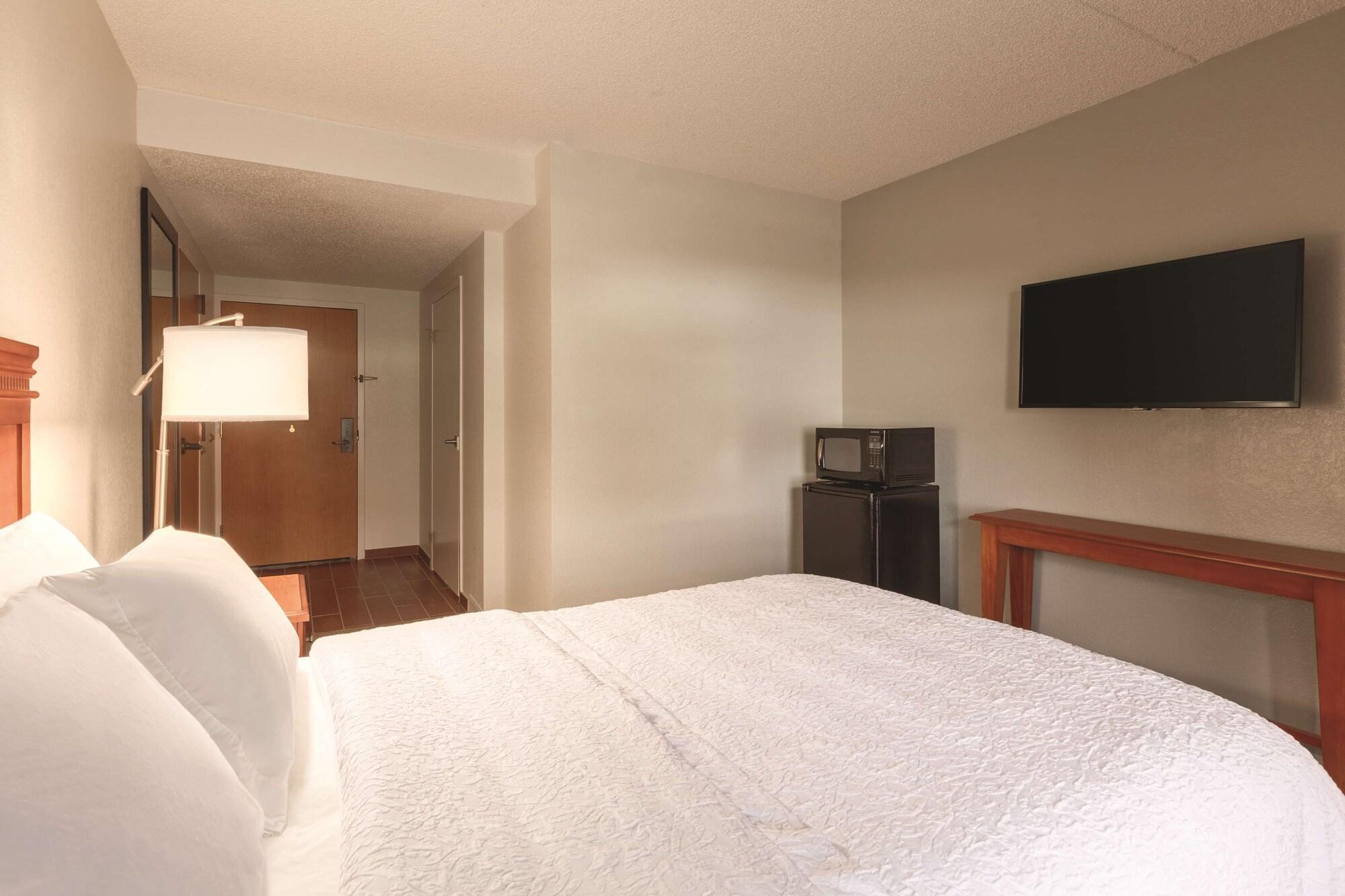 Hampton Inn Des Moines-Airport Экстерьер фото