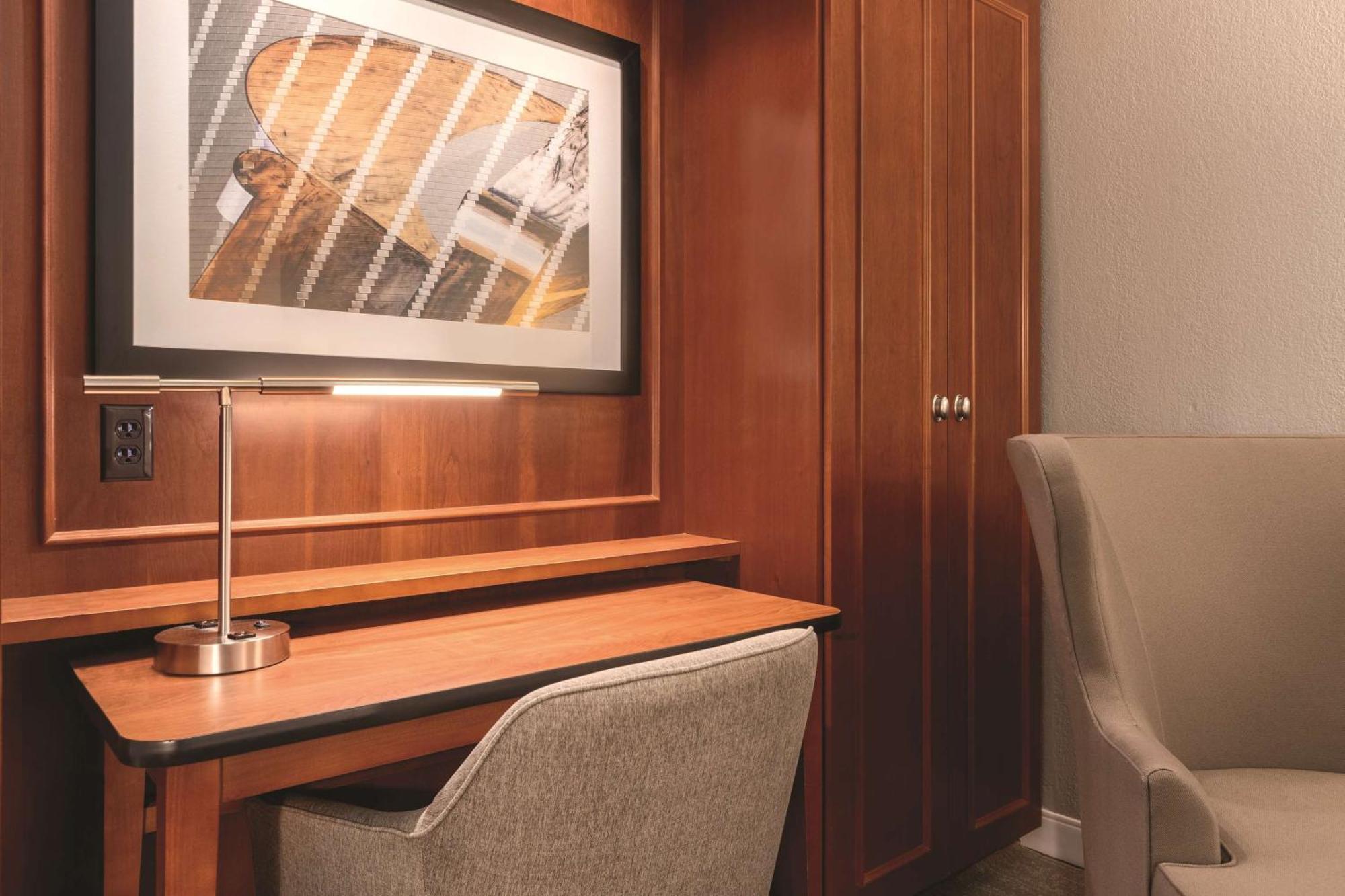 Hampton Inn Des Moines-Airport Экстерьер фото