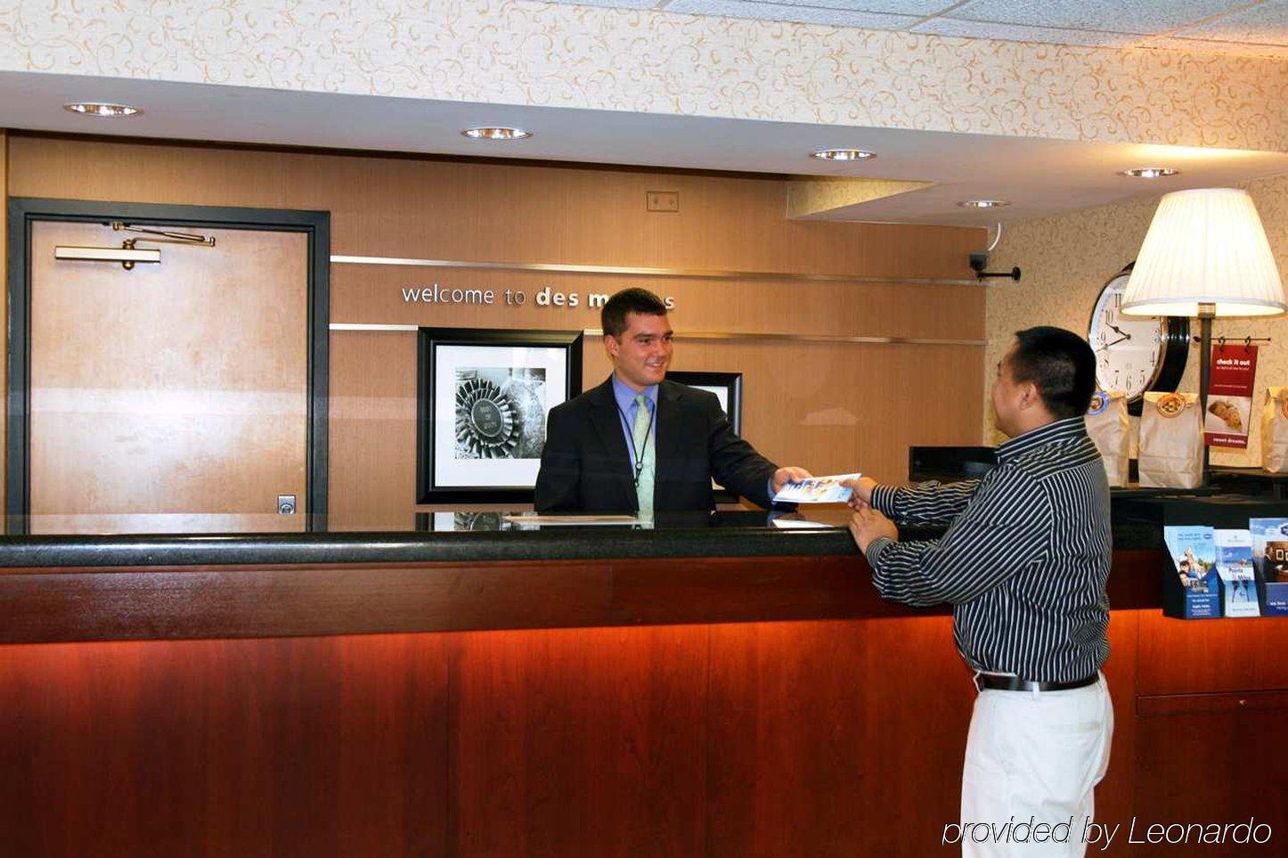 Hampton Inn Des Moines-Airport Интерьер фото