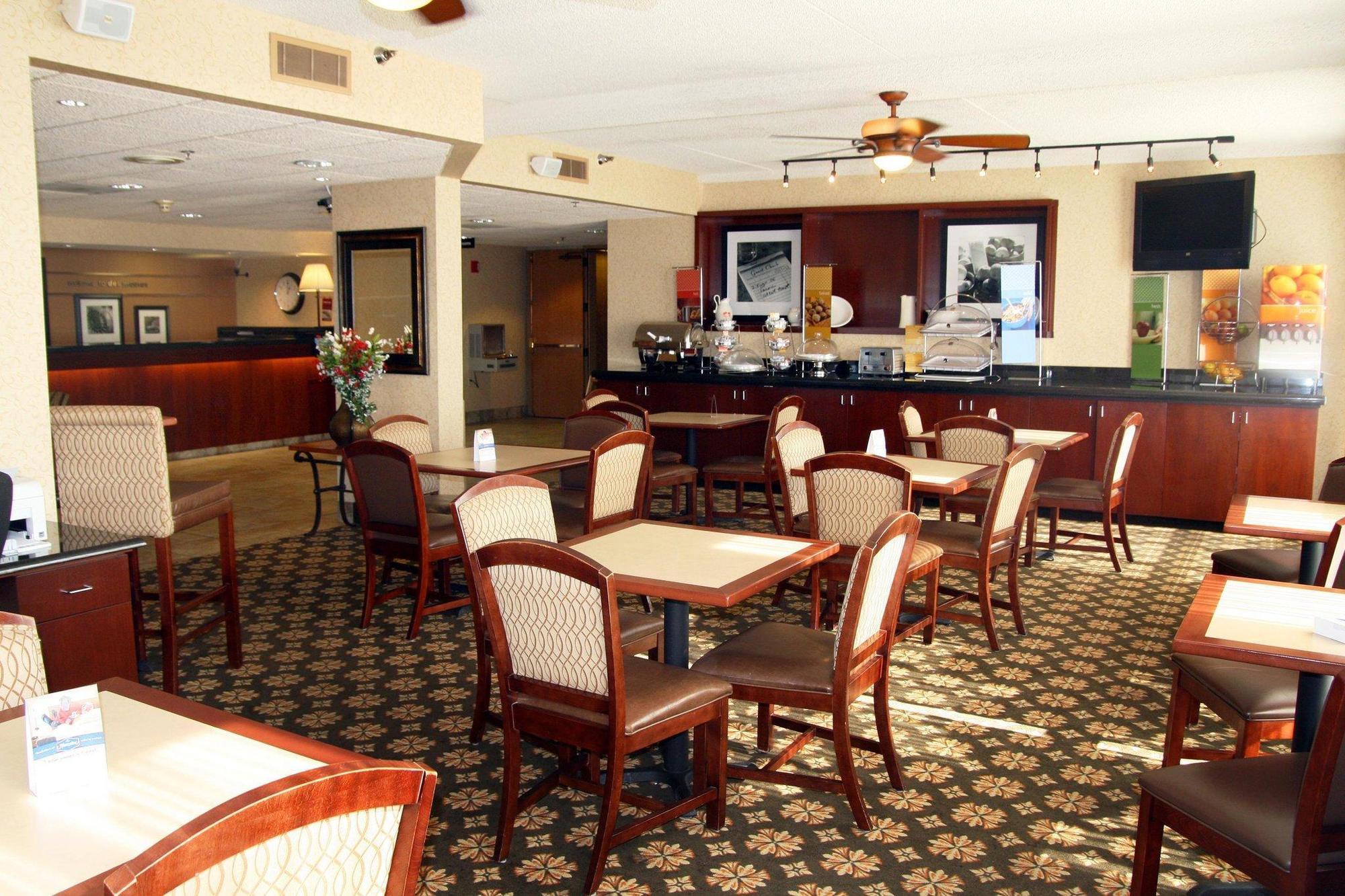 Hampton Inn Des Moines-Airport Экстерьер фото